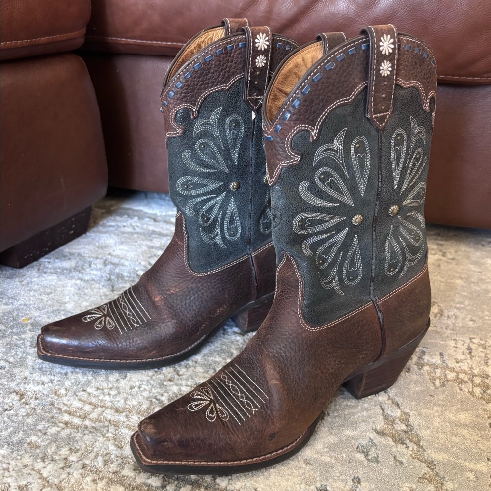 Ariat mid calf leather cowgirl boots womens size 8 daisy blue embroidered heeled